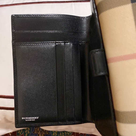 Authentic Burberry Wallet - Picture 4 of 16